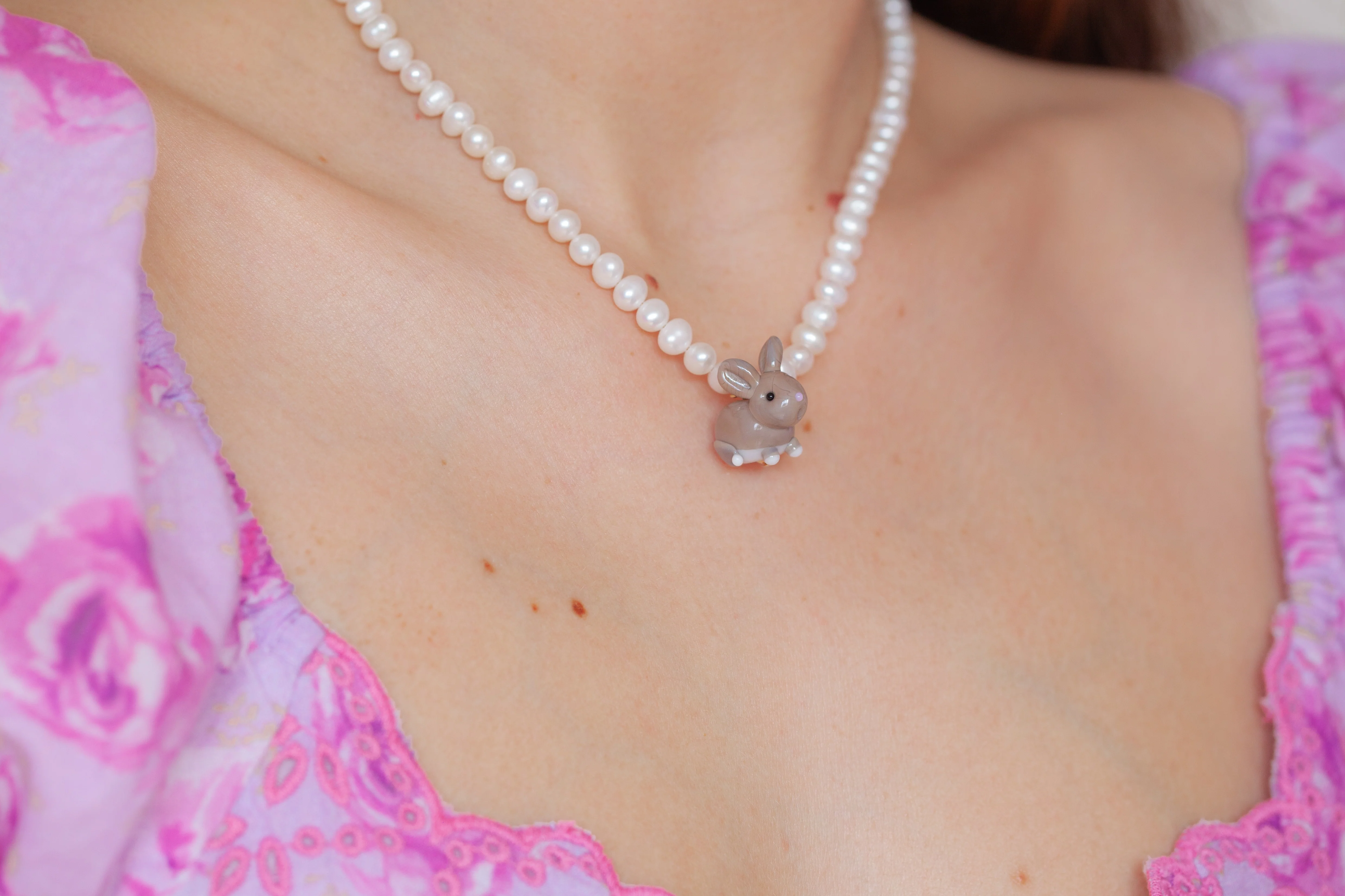 Pearly Necklace - Animals - Image 10