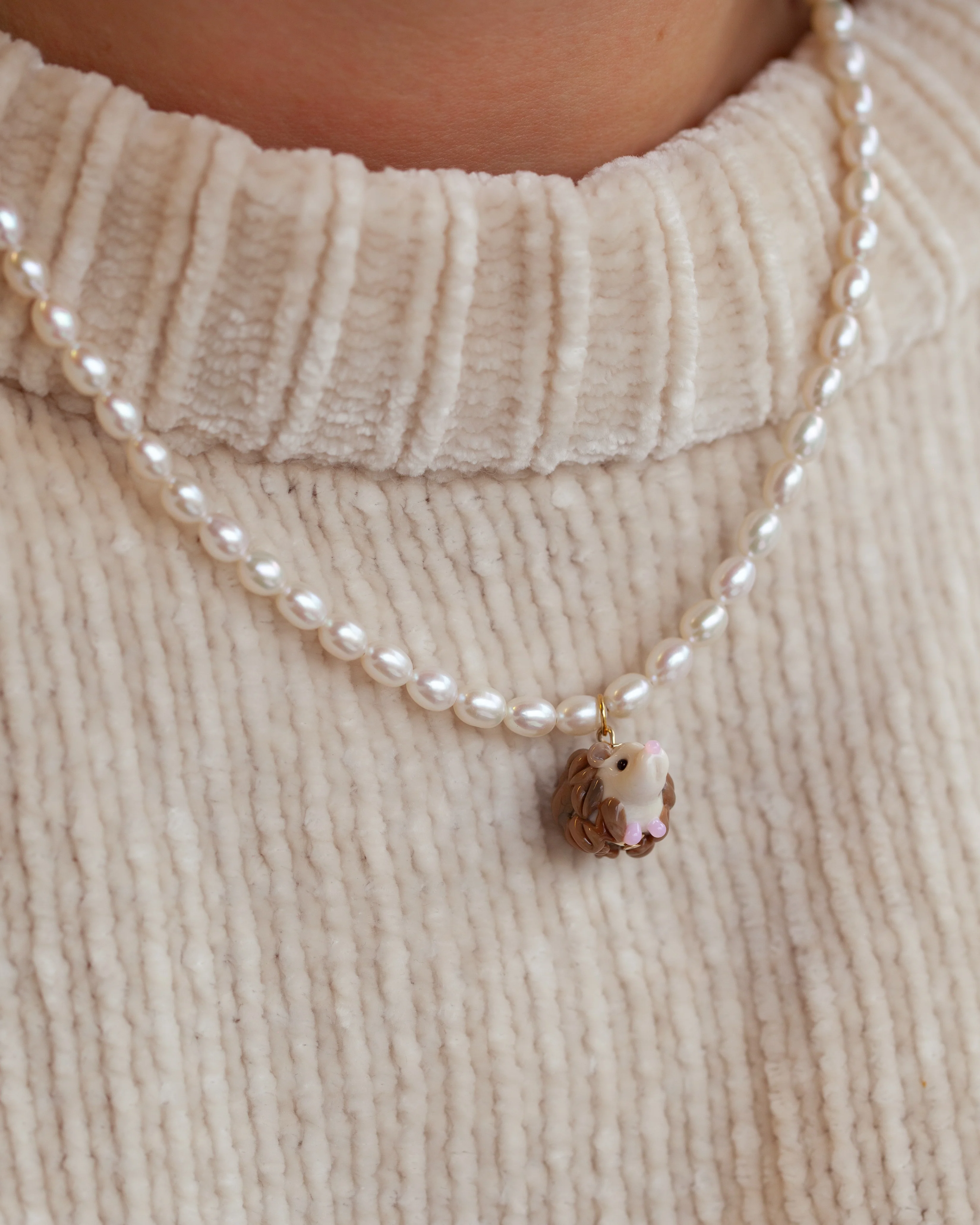 Pearly Necklace - Animals - Image 8